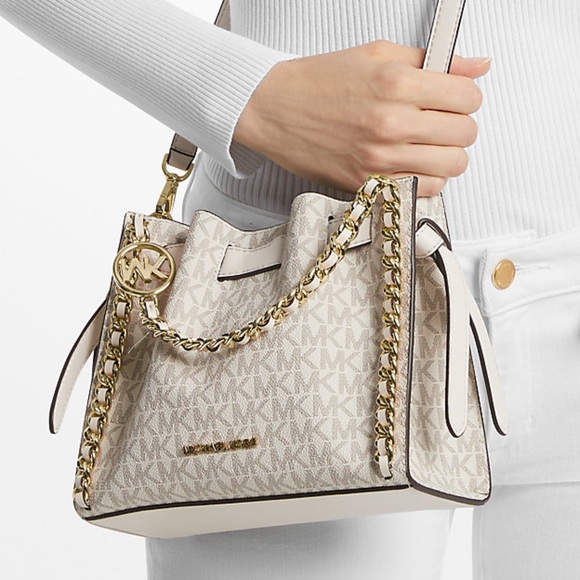 MICHAEL KORS
Mina Small Signature Logo Chain Crossbody Bag
Light Cream
NWT - Picture 4 of 16